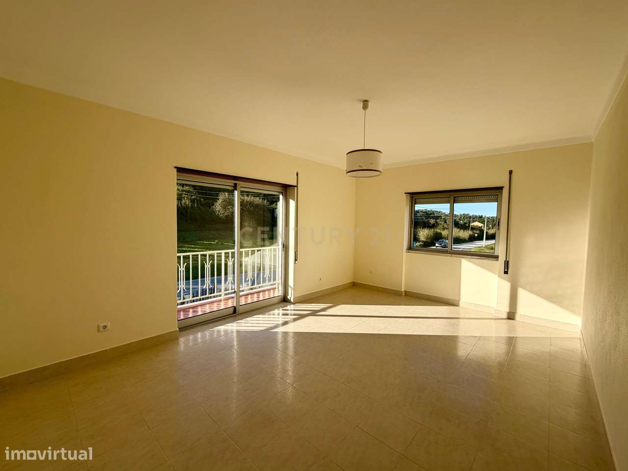 Andar de moradia, ao nível do 1º andar para Arrendamento | Caldas da R - Grande imagem: 5/19