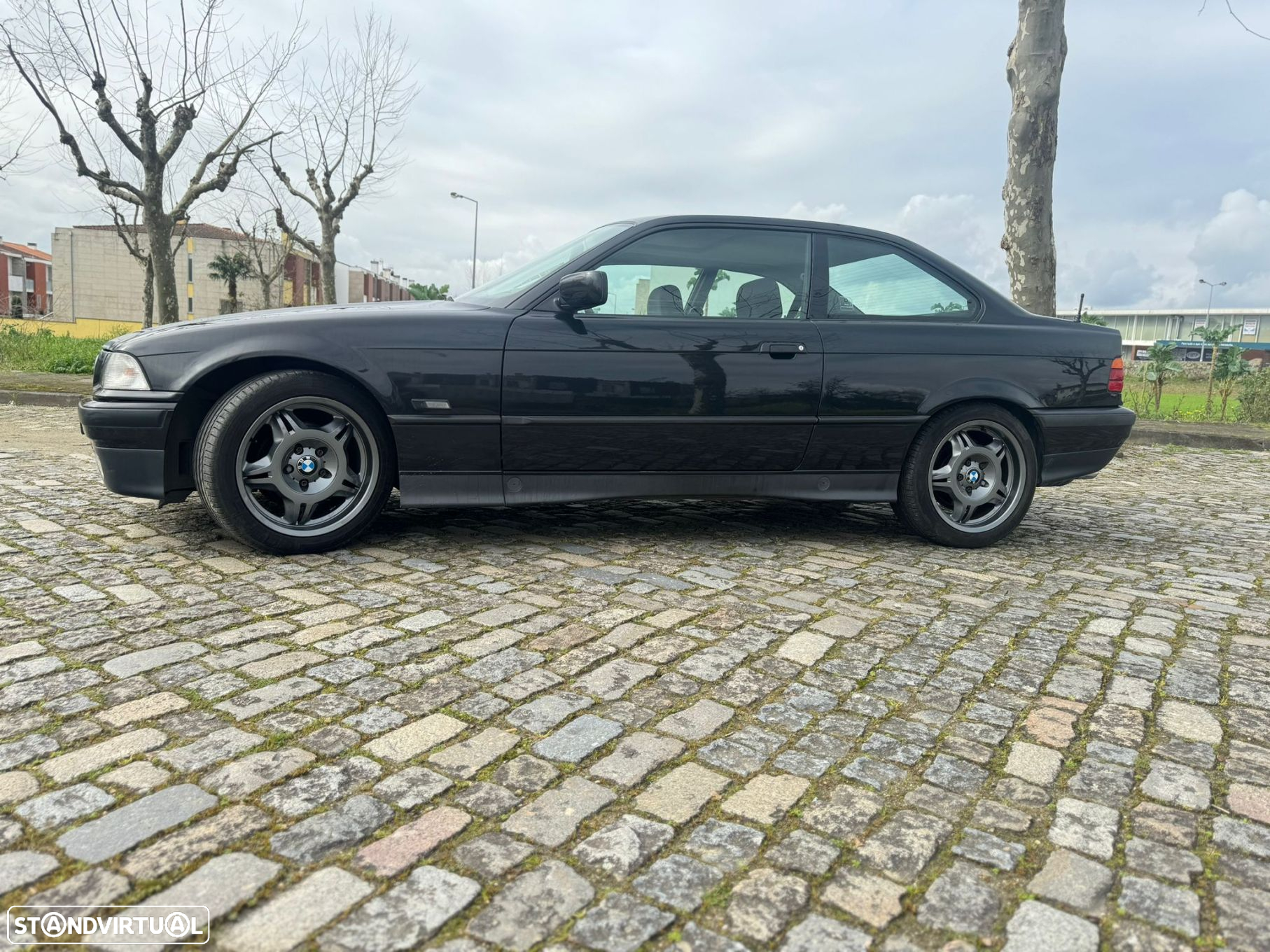 BMW 320 i Coupé - 8