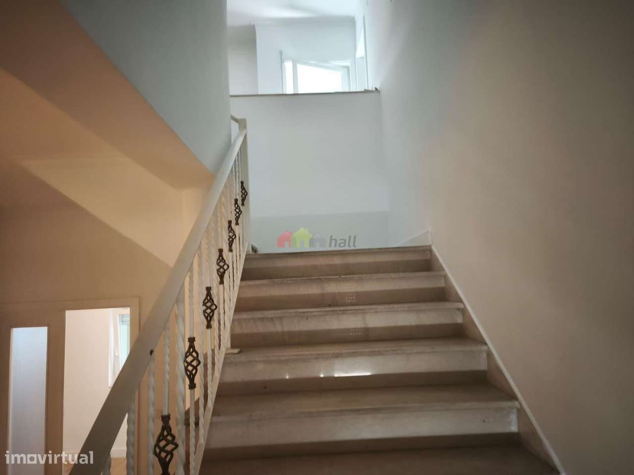Moradia T4 com Piscina no Centro Alhos Vedros-17