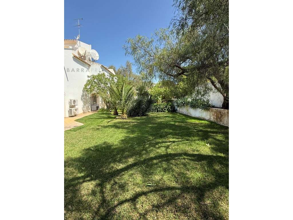 Moradia com 5 Quartos, Jardim e Piscina Privativa em Boliqueime - Grande imagem: 4/8