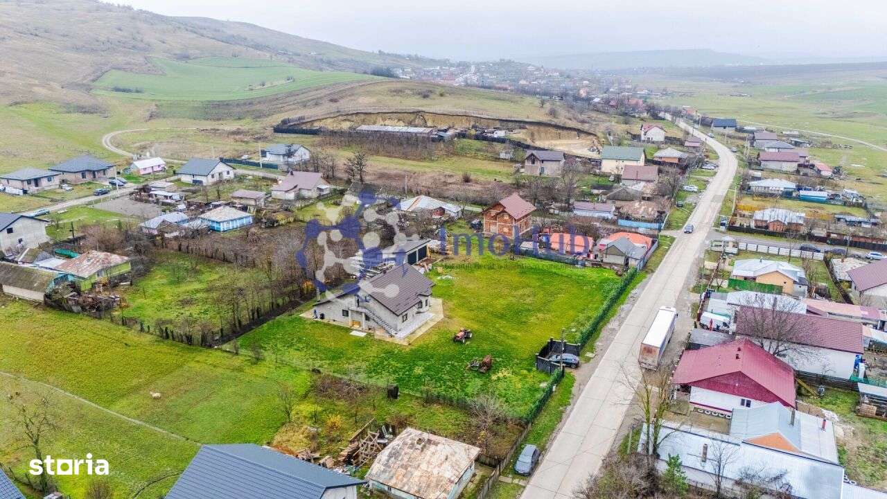 Teren intravilan de vânzare în Letcani - Bogonos, utilități,-4