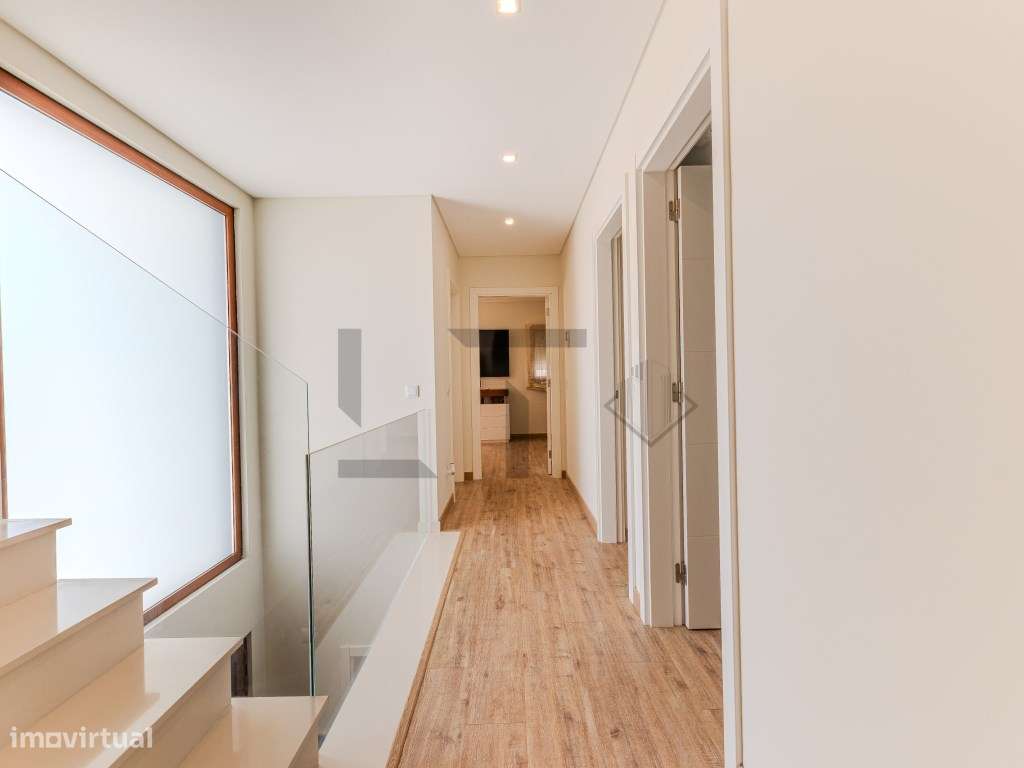 Fantástica Moradia T4 Moderna com Vista Mar, Jardim e Estacionament...-34
