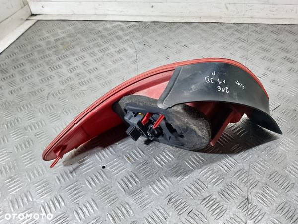 LAMPA TYLNA PRAWA PEUGEOT 206 HATCHBACK - 4