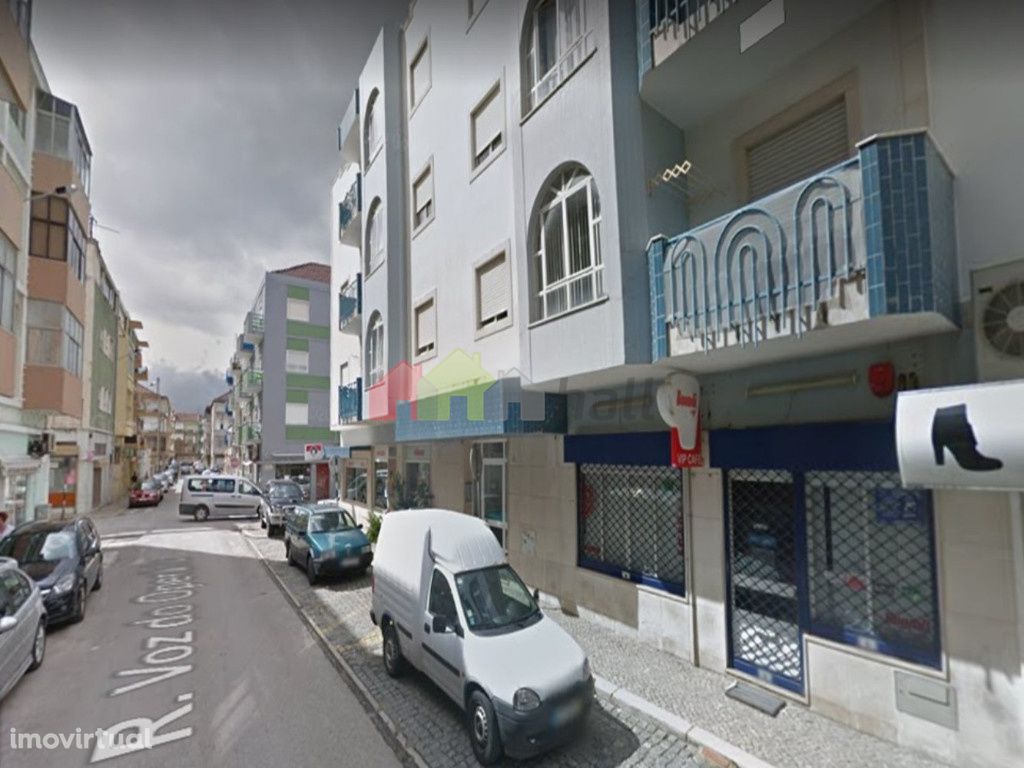 Loja de 112m2 no Alto do Seixalinho - Barreiro. Imóvel de Banco