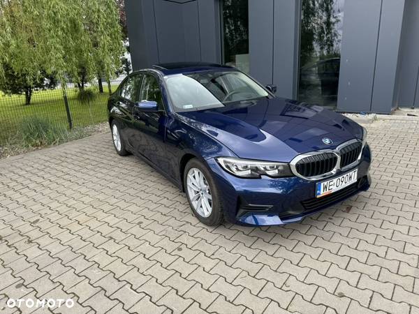 BMW Seria 3 330i Advantage sport - 2