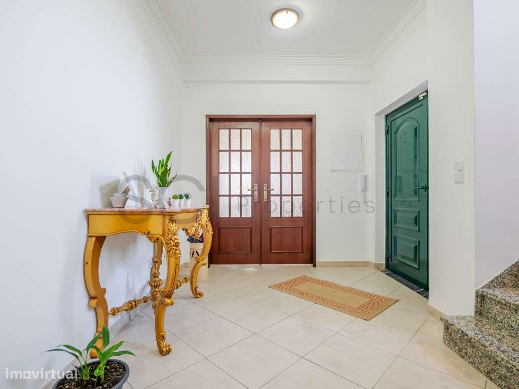 Moradia T5 Independente com Garagem em Fernão Ferro - Grande imagem: 4/45