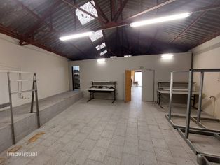 Armazém c/ 145m² c/ Estacionamento - Areosa (Centro) - Grande imagem: 2/9