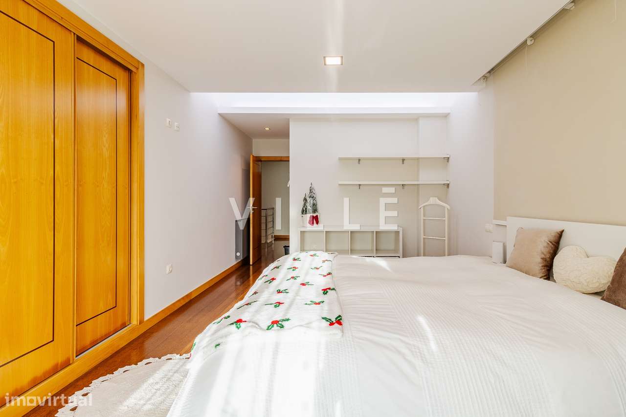 Moradia T4 com piscina aquecida e garagem dupla-34