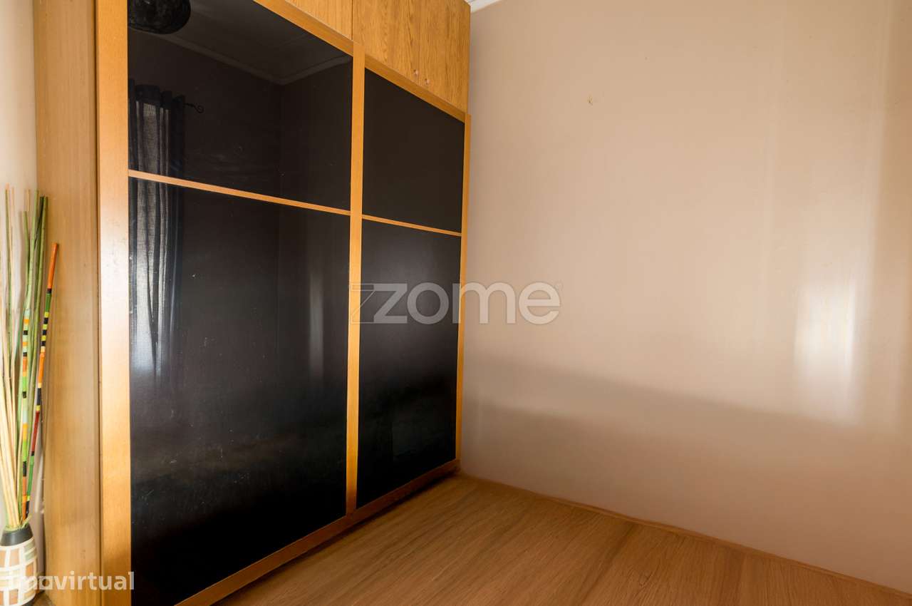 T2 c/ logradouro - próximo estação Campolide - Grande imagem: 5/16