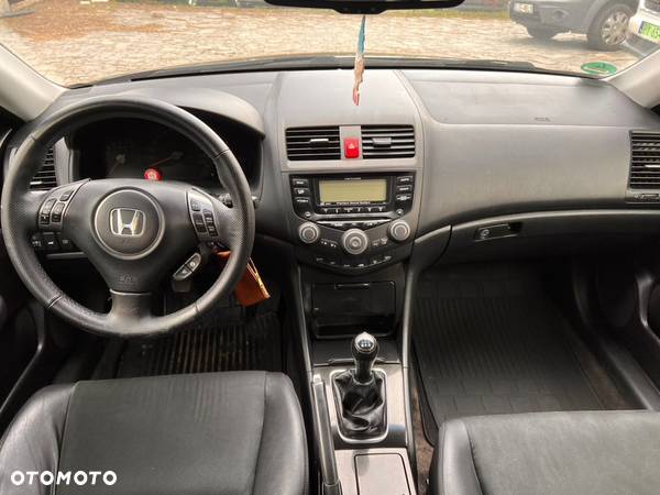 Honda Accord 2.0 Executive - 11