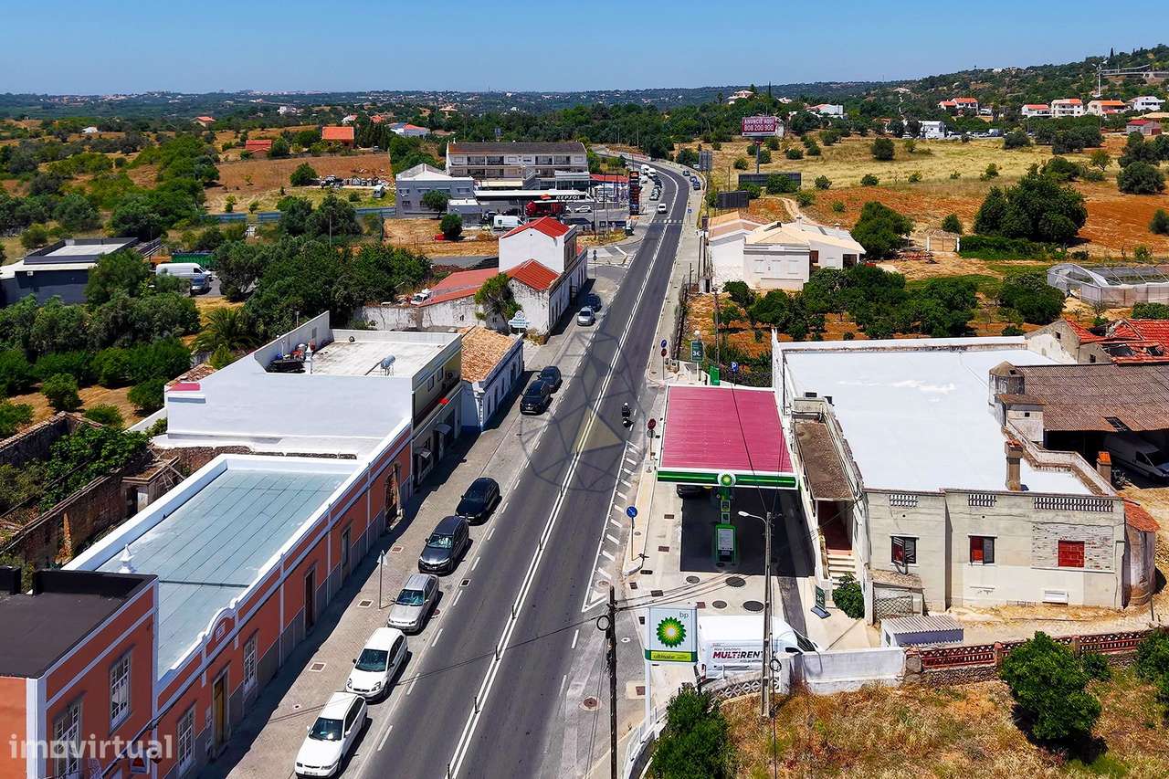 Oportunidade Única Espaço para Projeto de Restauração de Charme em Bol-21