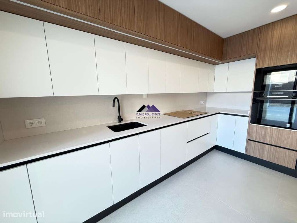 Moradia V3 com Garagem e Piscina a Estrear-21