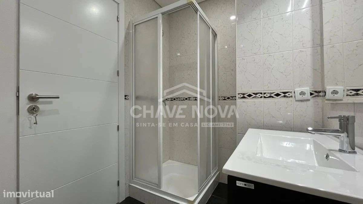 T2+1 Renovado na Madalena | Último Piso com Vista Mar e Box Privativa-19