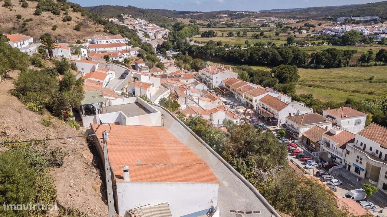 Moradia no Centro Histórico com vista sobre a Lezíria e a Serra - Grande imagem: 5/13