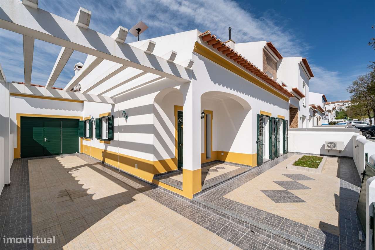 Moradia T3 Térrea com Quintal, Garagem e Anexo no Redondo – Áreas Ampl - Grande imagem: 3/28