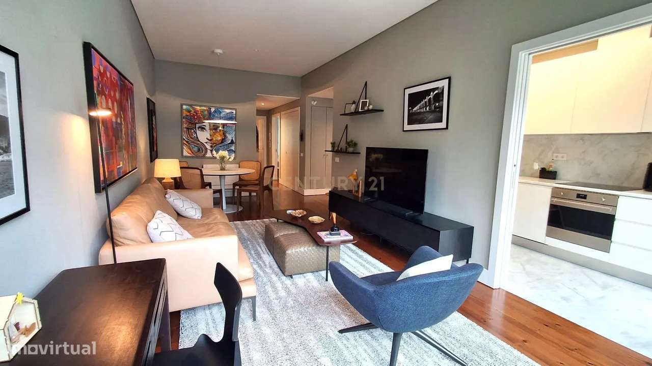 Luxuoso e Requintado Apartamento com Elevador, dois lugares de garagem - Grande imagem: 4/22