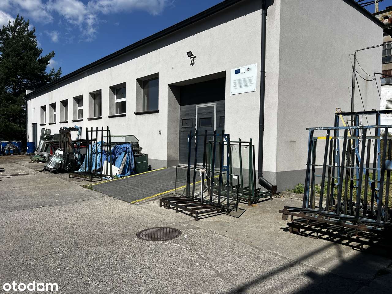 Hala na sprzedaż 153m² z utwardzonym dojazdem