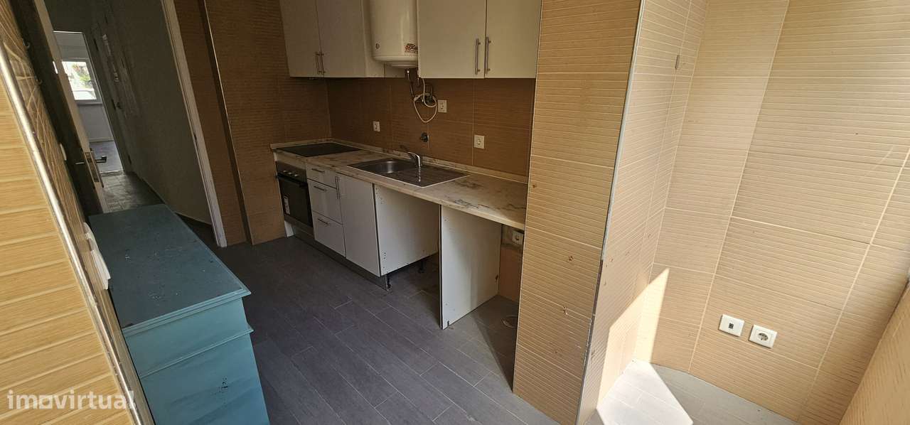 T2 junto Largo da Graça, Semi-equipado, quintal comum - Grande imagem: 2/42