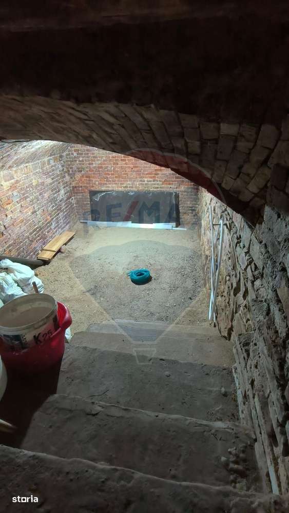 Casă cu 3 camere de vânzare în zona Centrală-18