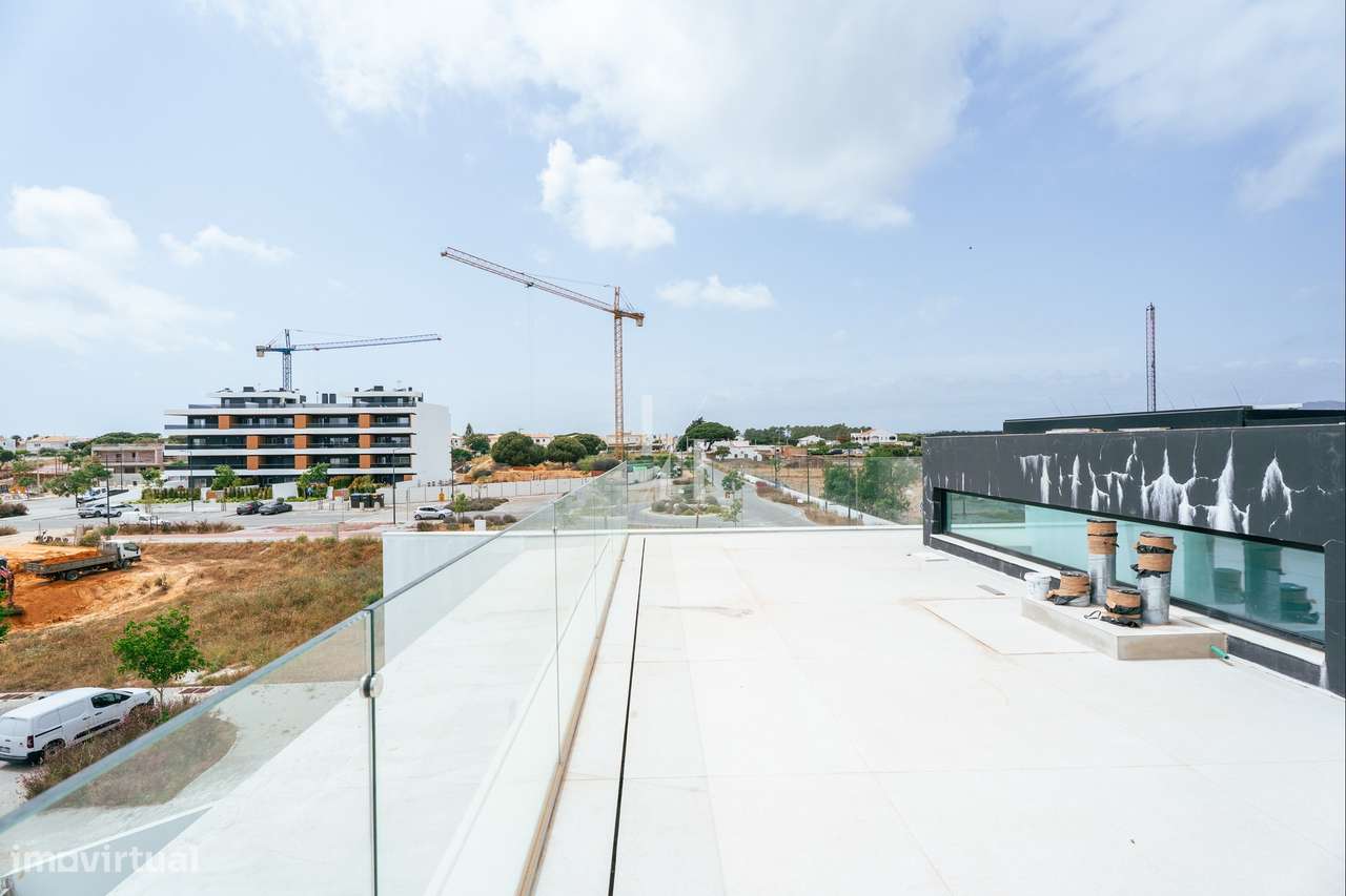 Moradia T4+3 para venda nas Gambelas, em Faro-36