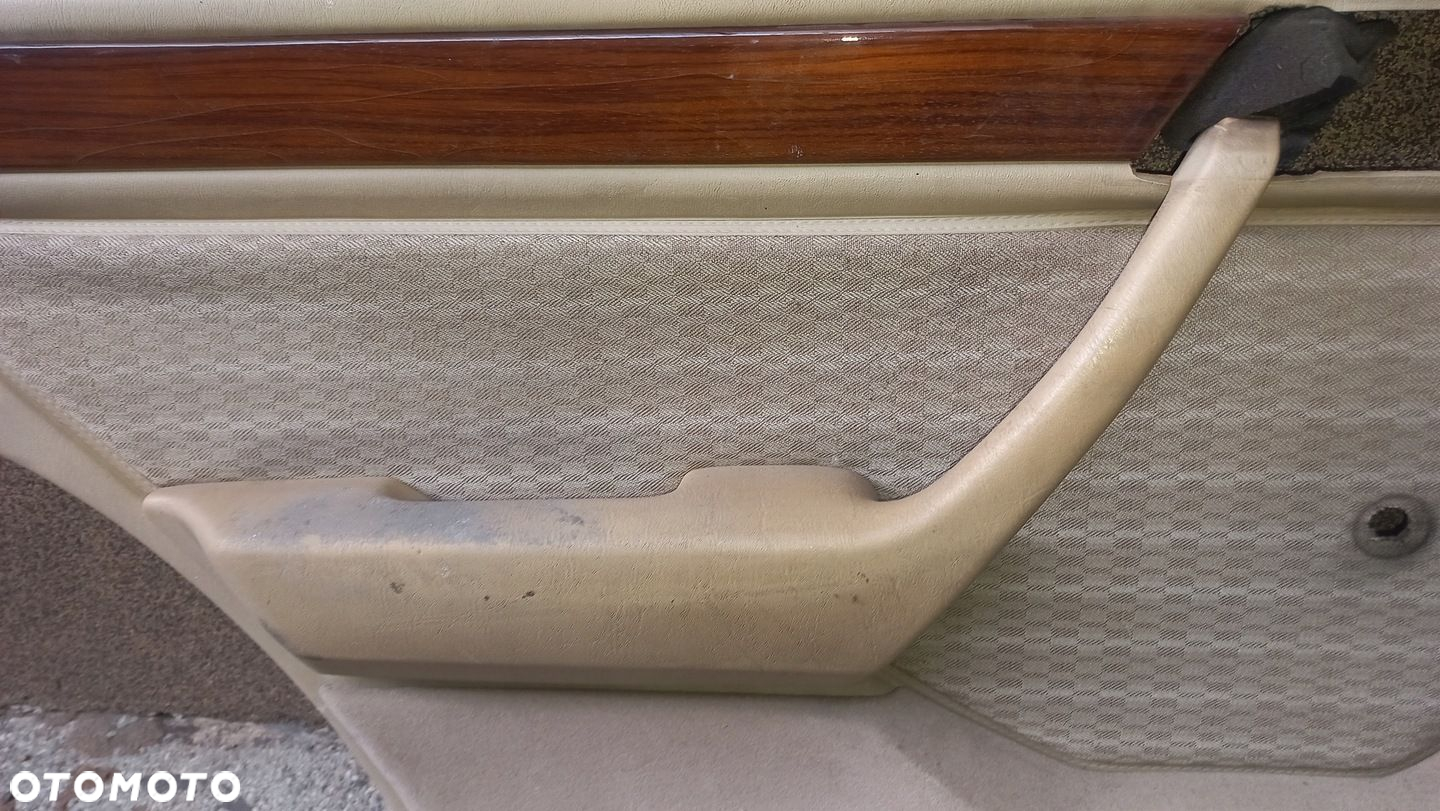 Boczek tapicerka drzwi lewy tył W124 sedan kombi - 4