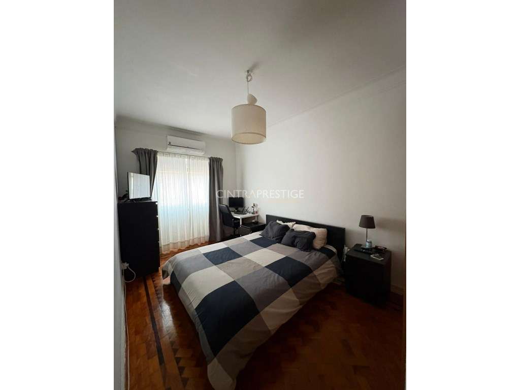 Apartamento T2 Remodelado com Varanda - Odivelas-Olival de Basto-12