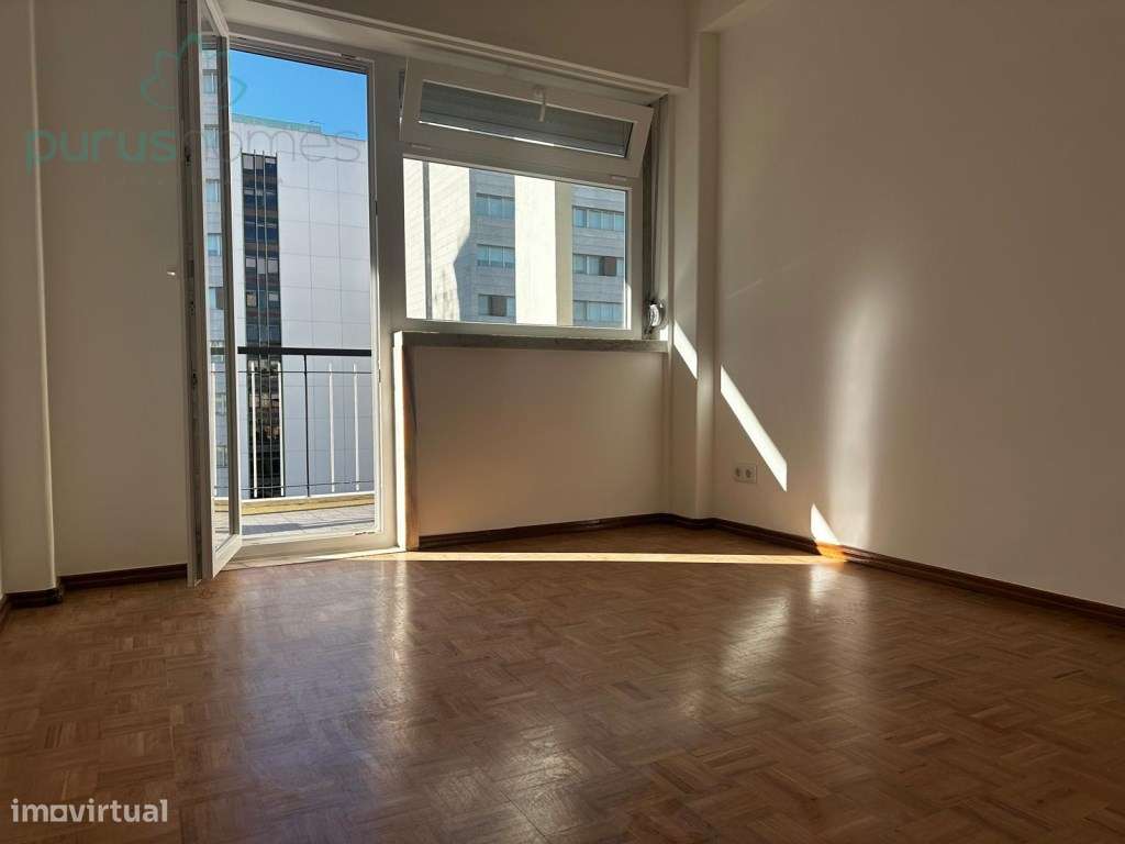 Apartamento T3 Remodelado no Campo Pequeno-25