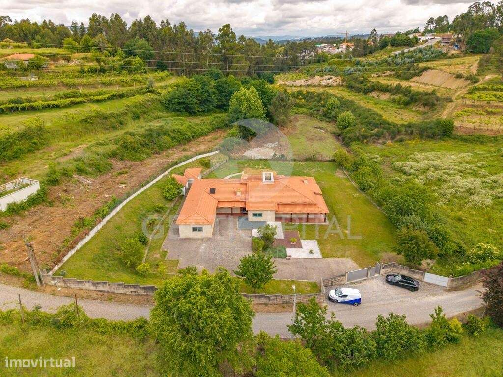 Moradia T4 Térrea de Luxo em Pedra com Terreno, Garagem e Levada Natur-39