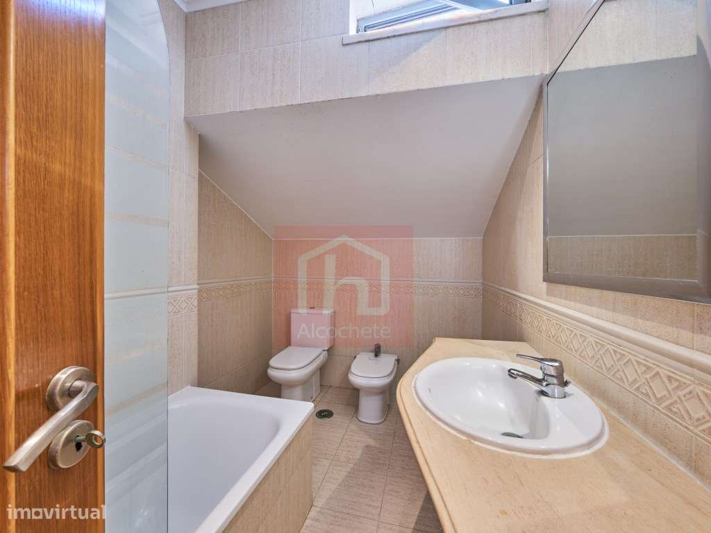Apartamento duplex T2 com terraço com vista desafogada no centro do...-17