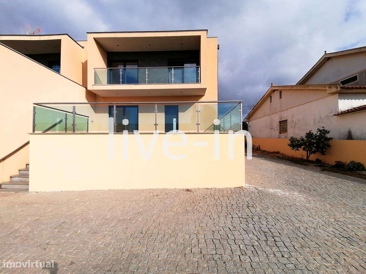 Moradia T3 com boas áreas e boa exposição solar - Grande imagem: 2/16