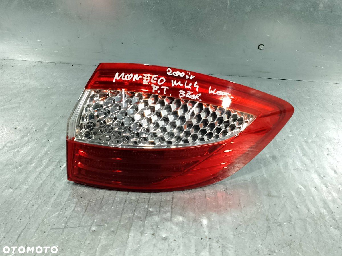 LAMPA TYLNA PRAWA FORD MONDEO MK4 KOMBI - 1