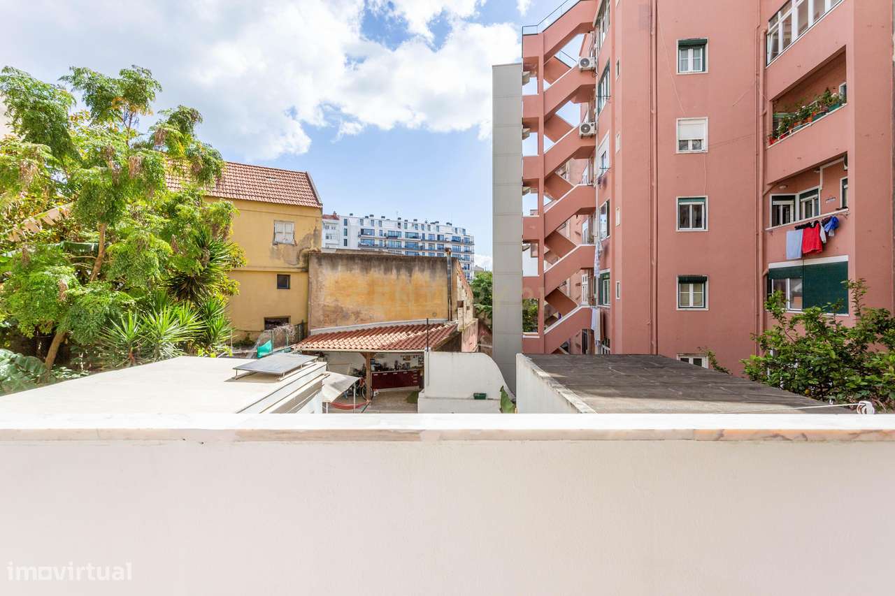 T2 Totalmente Remodelado | Rua da Senhora da Glória – Lisboa-7