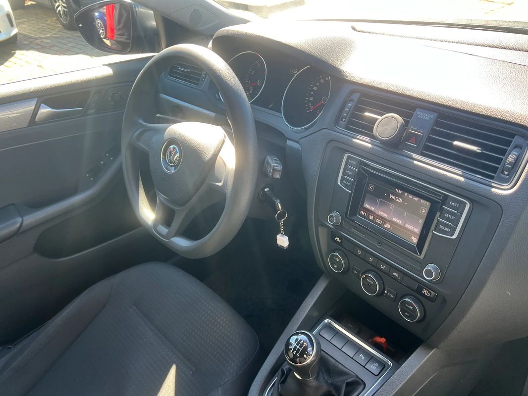 Volkswagen Jetta 1.2 TSI Trendline - 12