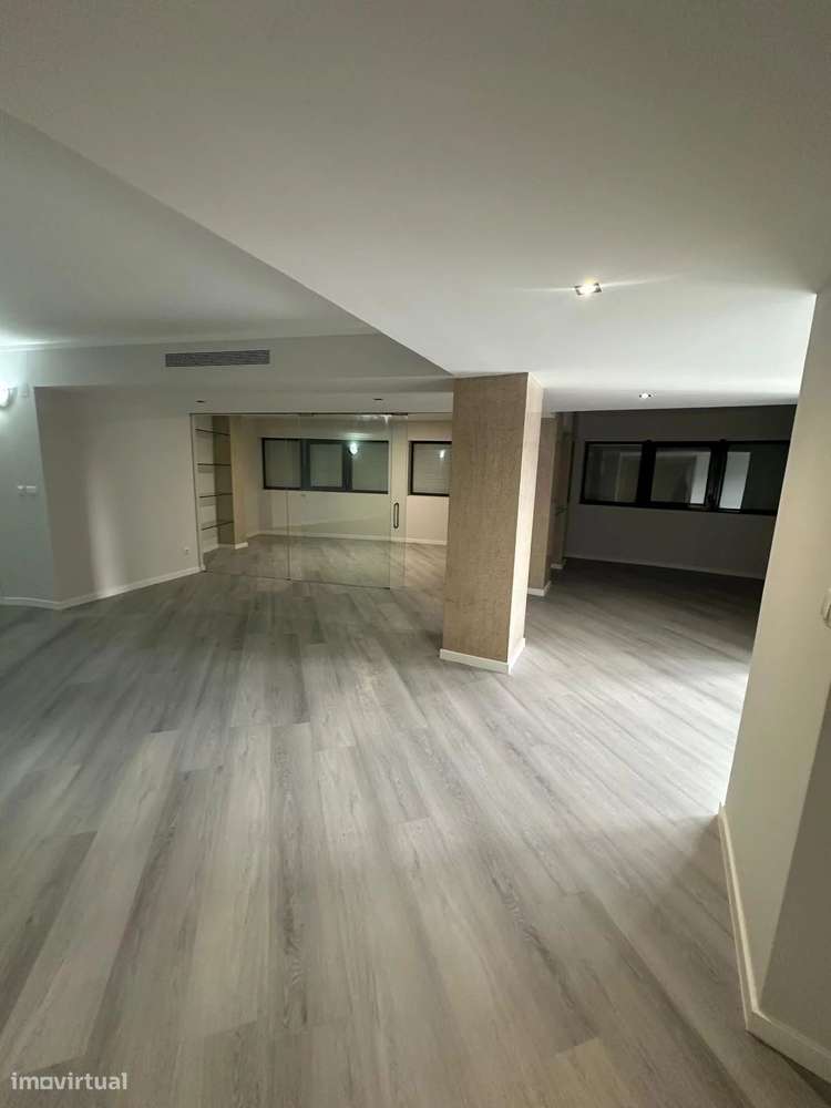 Apartamento Renovado com Garagem e Elevador – Centro Urbano de Braga - Grande imagem: 4/14