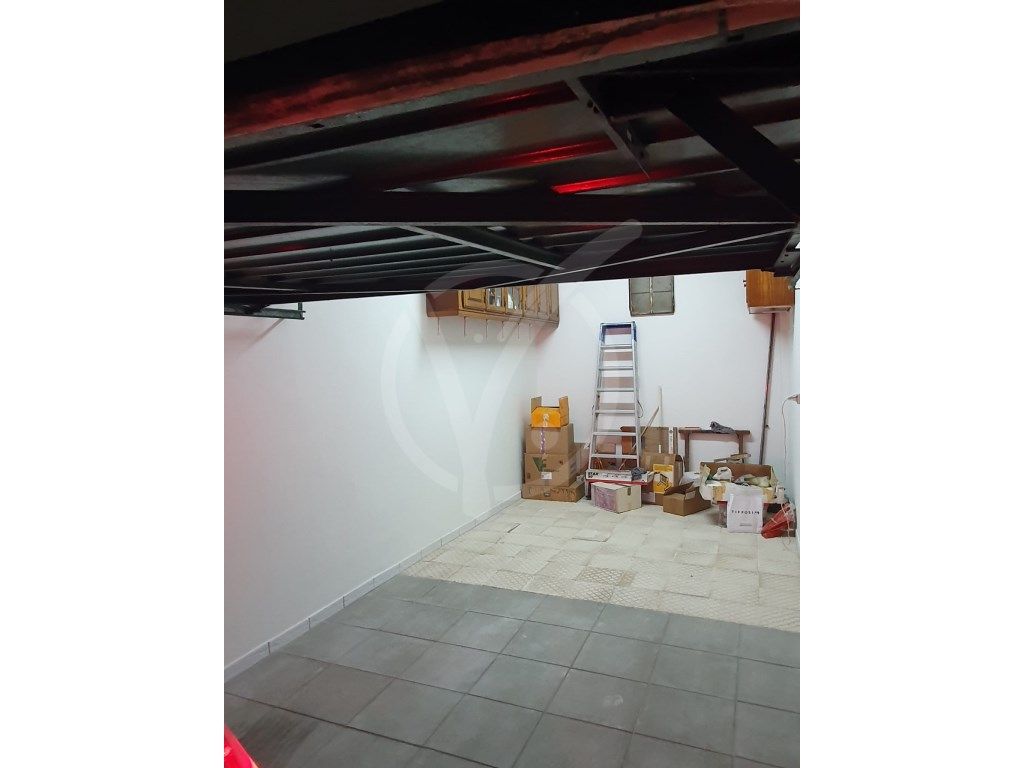 Garagem fechada - Rotunda do Touro - ...