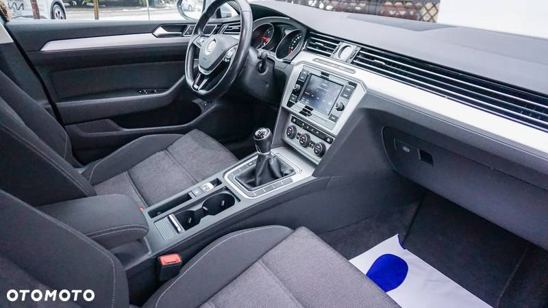 Volkswagen Passat 2.0 TDI BMT Comfortline - 16