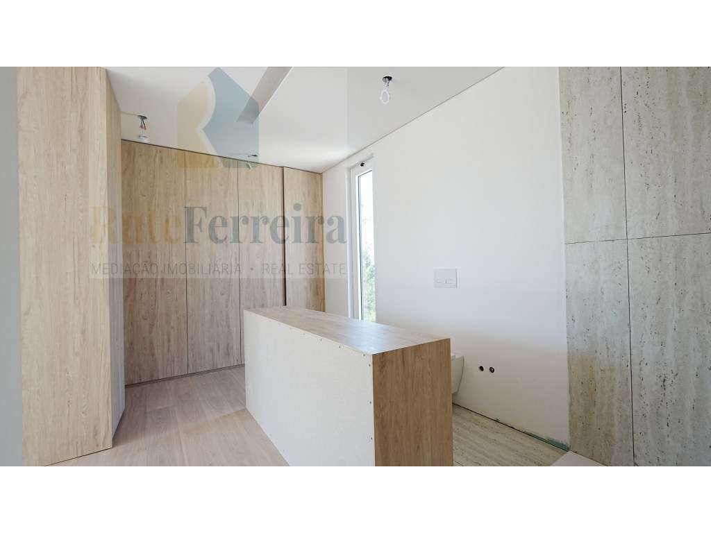 Moradia de design contemporâneo e inovador na Portela da Vila, Torr...-18