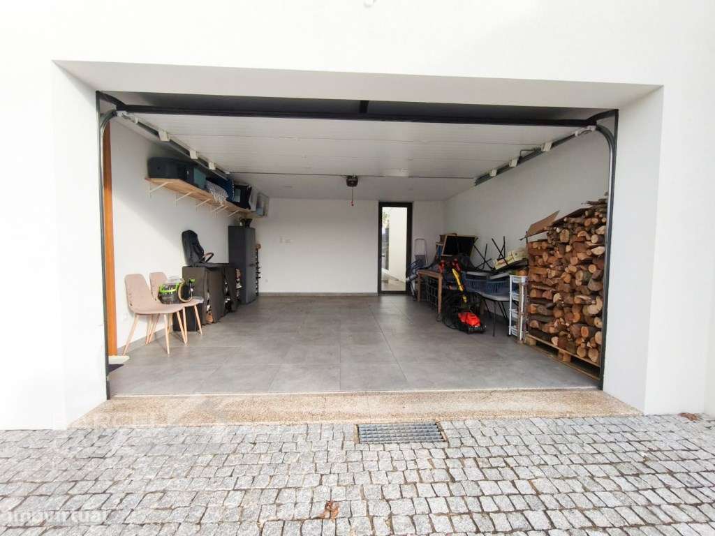 Oportunidade Única: Moradia T3 Térrea Semi-Nova em Manhente!-20