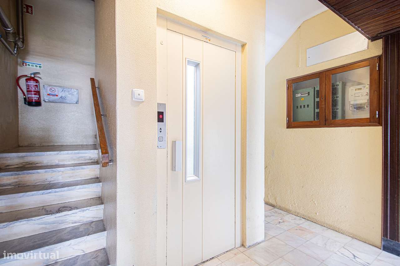 Apartamento T4  remodelado em Carnaxide-26