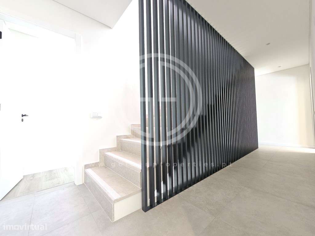 Moradias em Banda T4 em Montenegro, Faro-15