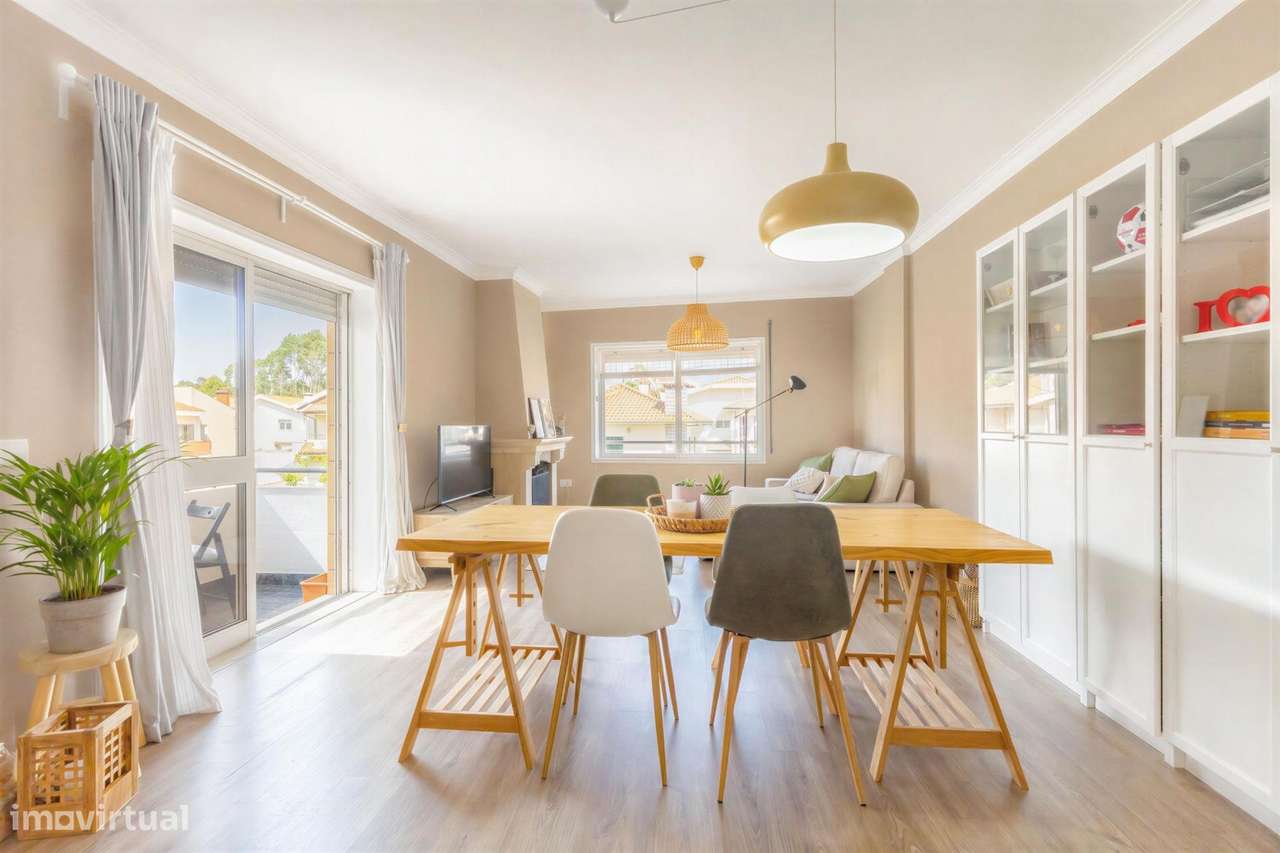 Apartamento T2 com Varanda — Excelente Localização junto ao Metro-0