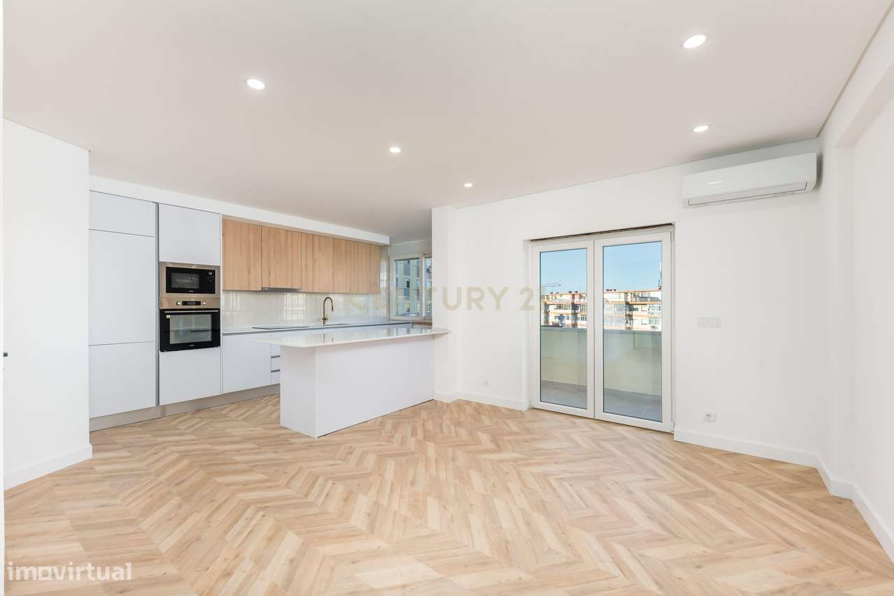 Apartamento T3 Totalmente Remodelado – Cova da Piedade, Almada-13