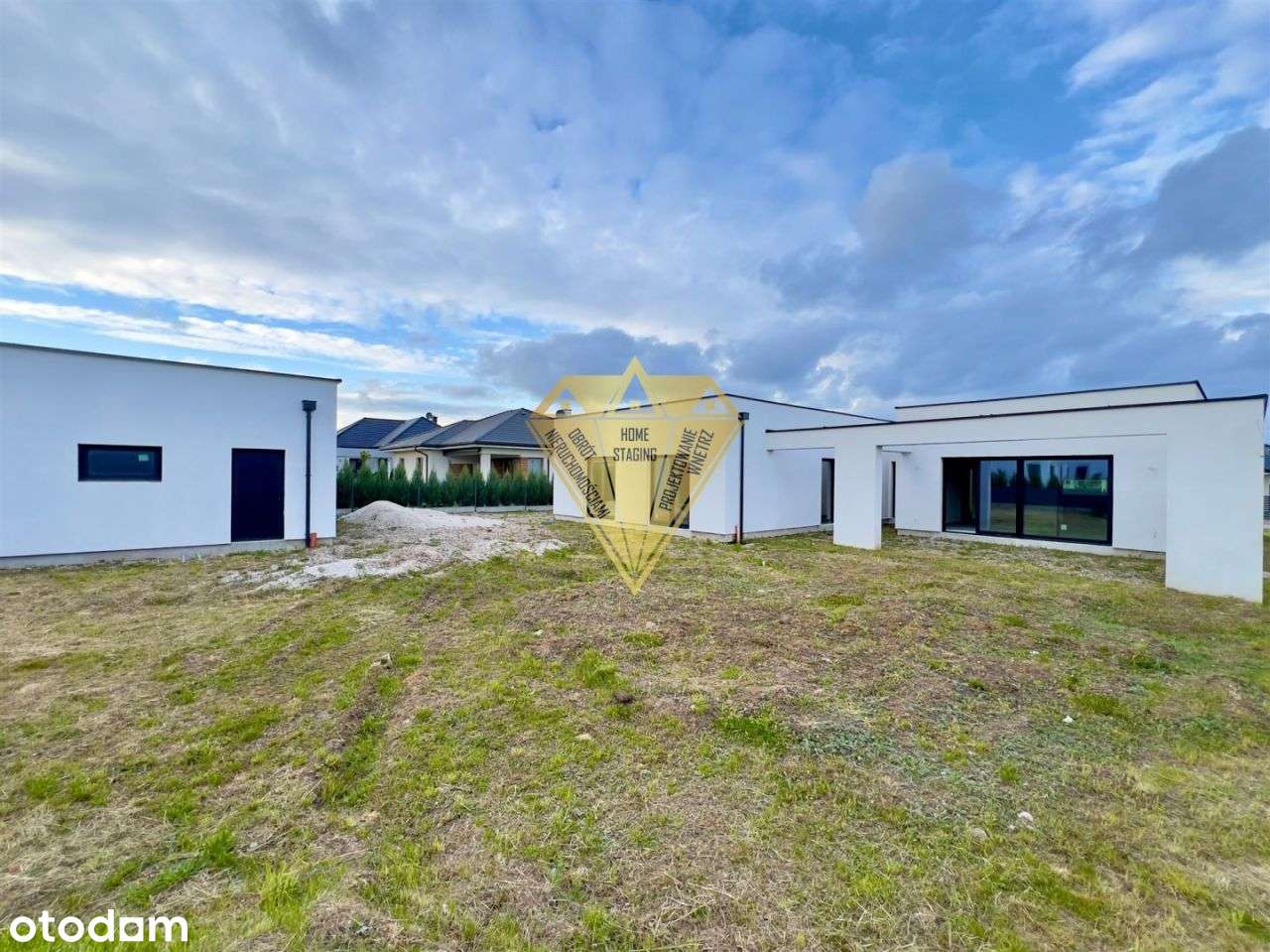 Dom przyszłości przy lesie - Smart, 4 garaże, styl-5