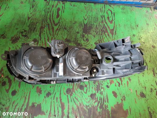 LAMPA LEWA PRZEDNIA 89004805

 VOLVO
 V70 II 445-26 - 2