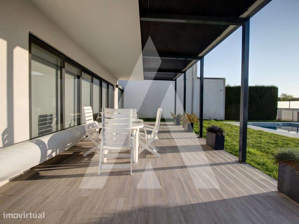 Moradia T4 de Luxo em Oliveira do Bairro-40