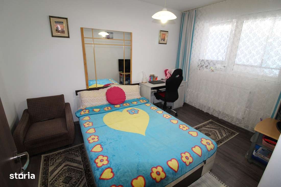 Vând apartament 3 camere în Hunedoara, Micro7-Trandafirilor, parter-4