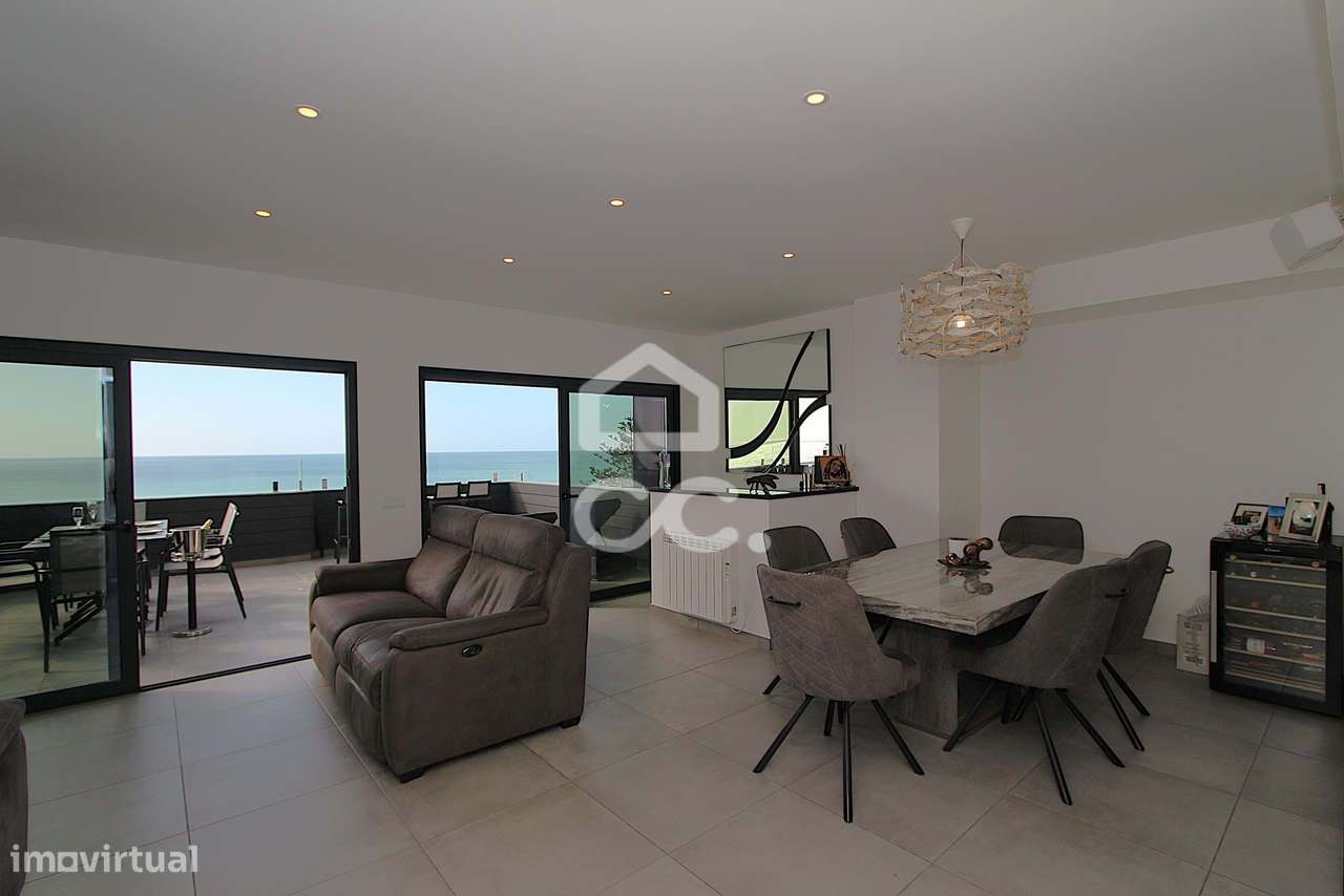 Apartamento T3 Renovado com Vista Mar e Terraço em Armação de Pêra-18