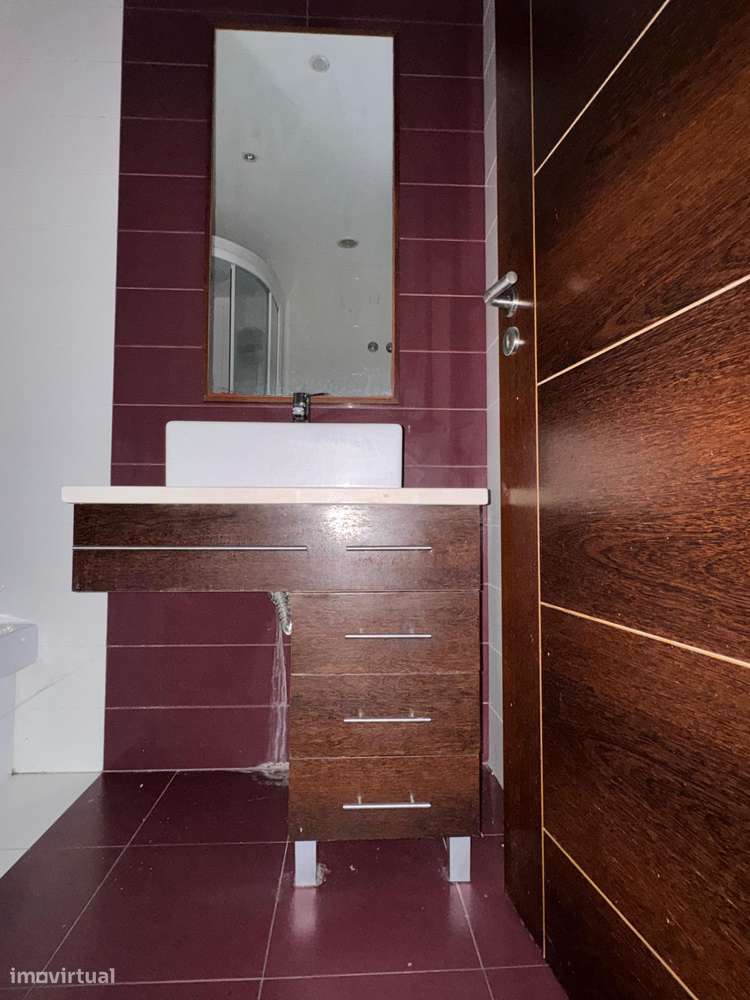 T4 com varanda, garagem e acessibilidade, 195m²-22