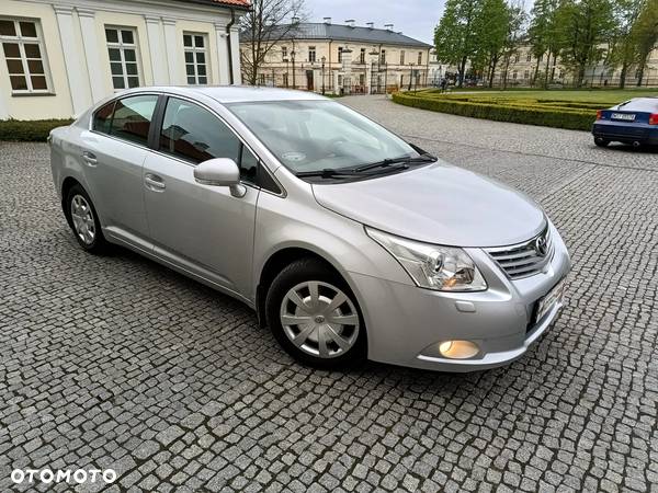 Toyota Avensis 1.6 Luna - 4