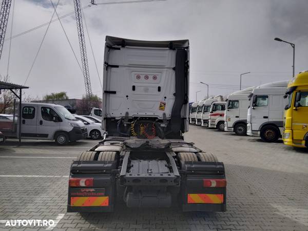 Mercedes-Benz Actros - 8